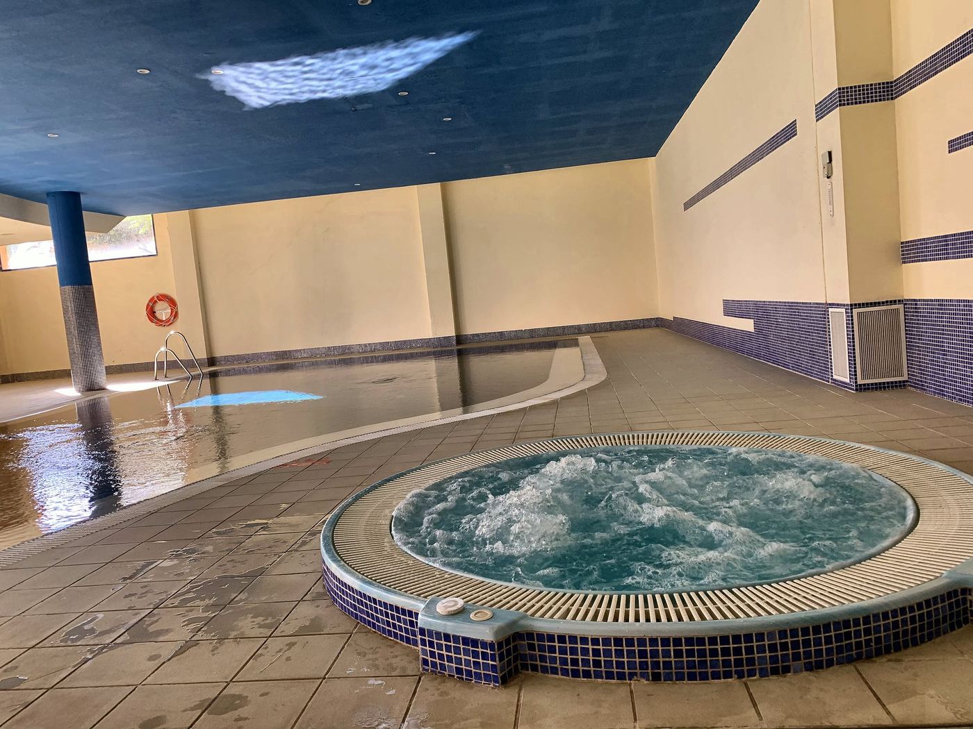 Indoor jacuzzi